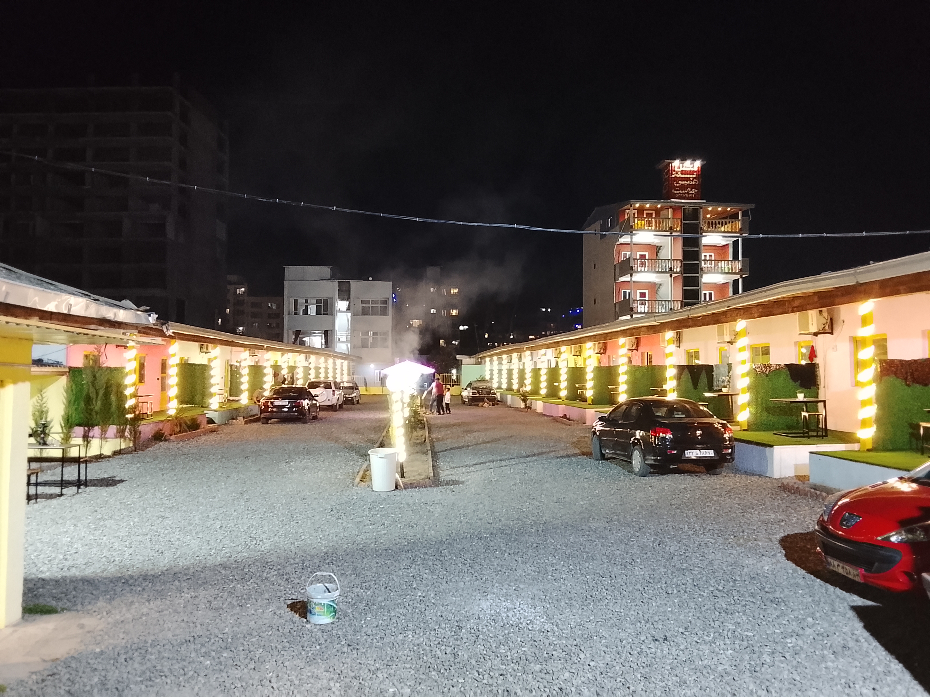 متل ساحلی رز زرد