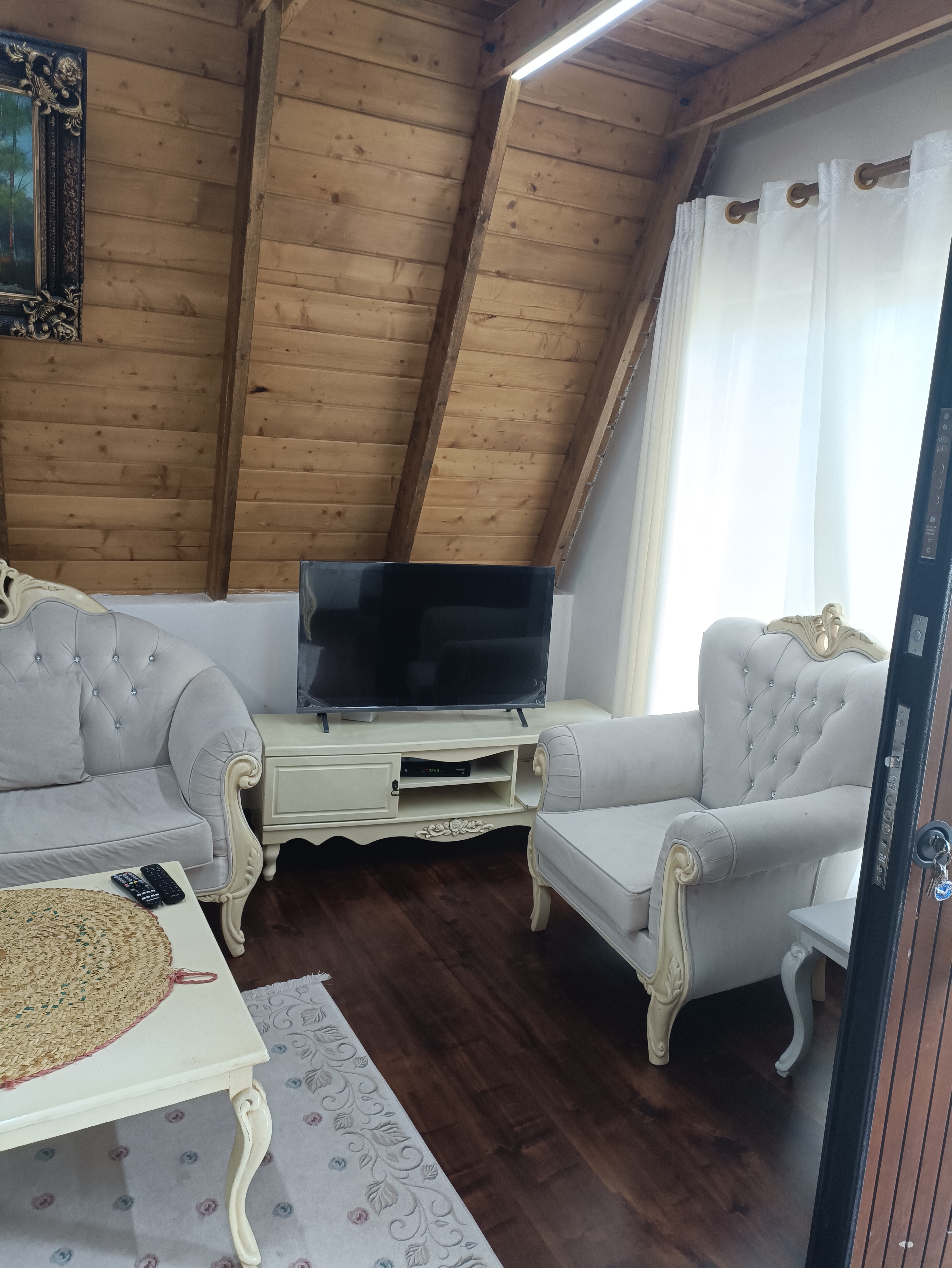 کلبه سوییسی یادگار سبز